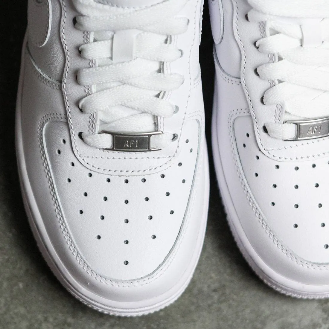 Nike Women Air Force 1 07 (white / white)