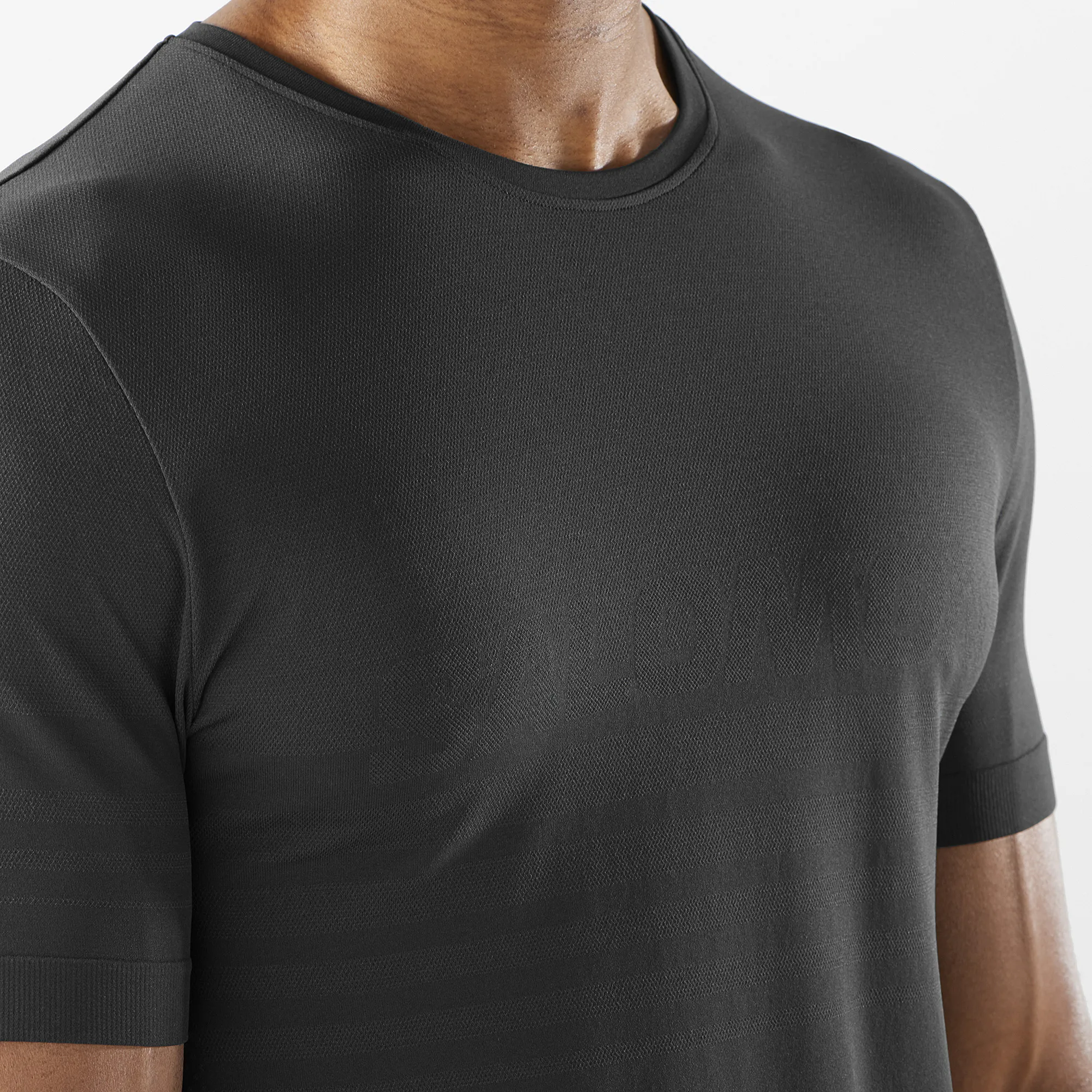 Salomon Men's Essential Seamless Deep Black | Buy Salomon Men's Essential Seamless Deep Black here | Outnorth